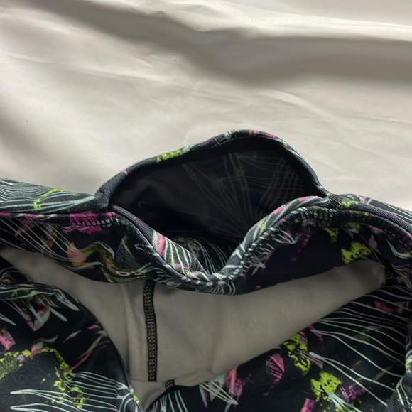 Women’s size medium DSG (dicks sporting goods) capri leggings - Picture 7 of 9